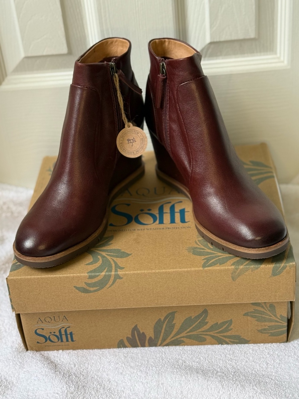 Aqua Sofft Women's Burgundy Leather Ankle Wedge Boots 9.5